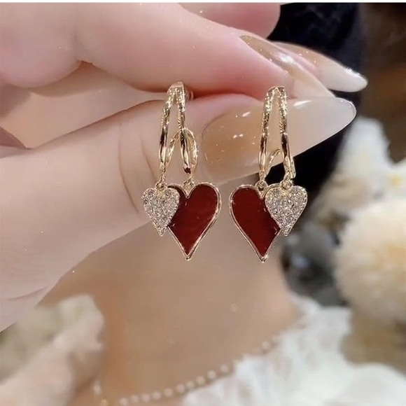 Orivus Jewelry - NWT Pair of Festive & Sparkly Heart Shaped Earrings